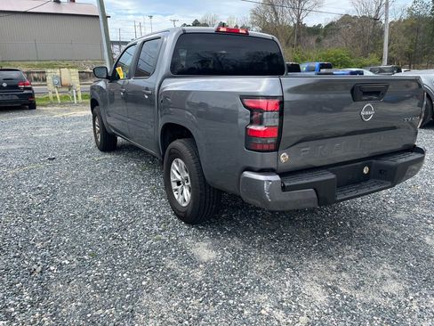 Used 2024 Nissan Frontier SV image 3