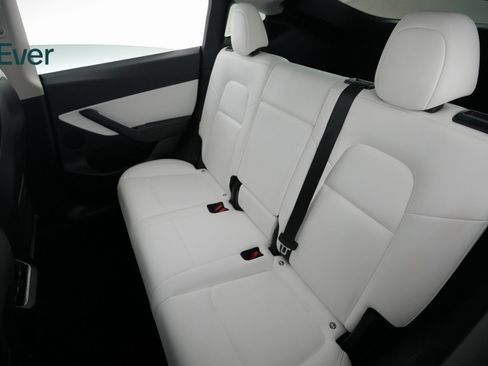 Used 2022 Tesla Model Y Performance image 10