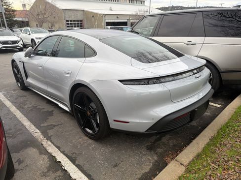 Used 2022 Porsche Taycan image 4