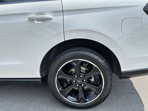 Used 2023 Ford Expedition Limited AWD/4WD image 10