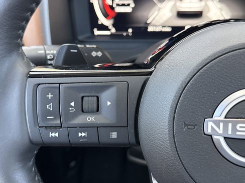 Used 2024 Nissan Rogue Platinum image 15