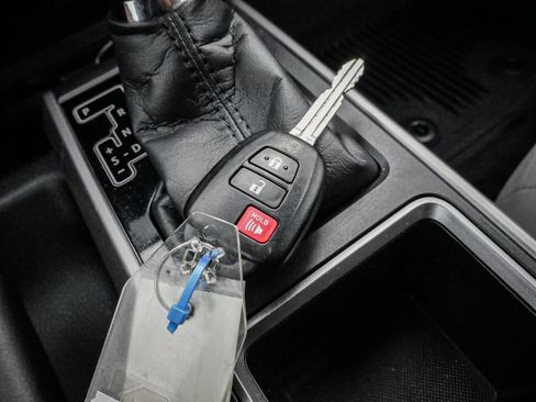 Used 2021 Toyota Tacoma SR5 RWD image 34