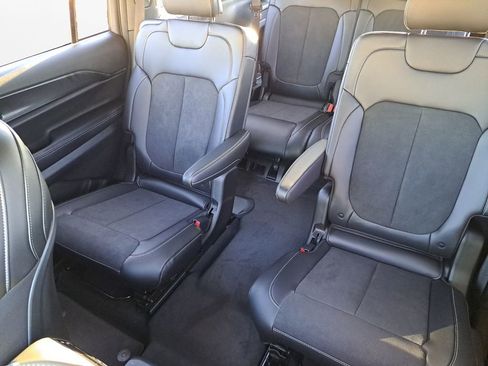 New 2025 Jeep Grand Cherokee L Altitude image 22