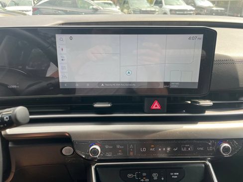Used 2026 Kia Carnival SX w/ SX Dark Edition Package FWD image 21
