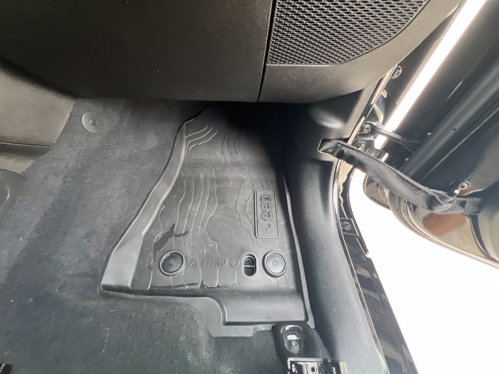 Used 2025 Jeep Wrangler Sport AWD/4WD image 20