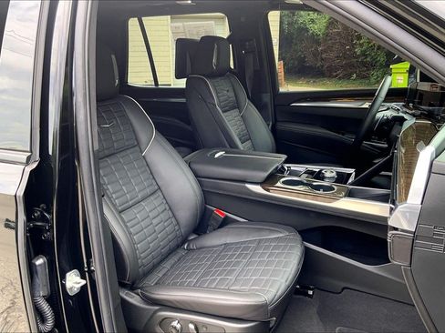 Certified 2025 Cadillac Escalade Sport Platinum AWD/4WD image 7