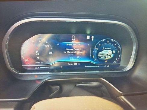 Used 2023 Chevrolet Tahoe High Country image 2