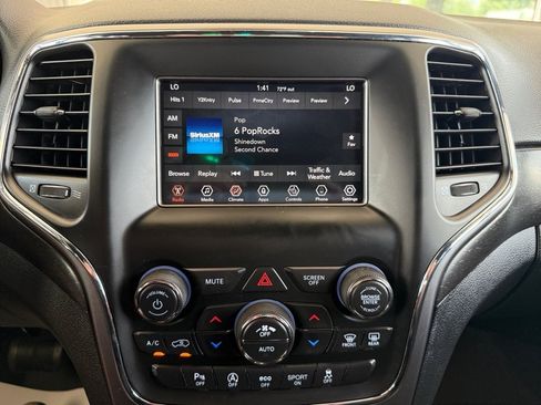 Used 2018 Jeep Grand Cherokee Laredo AWD/4WD image 20