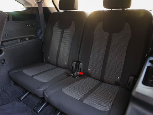 Used 2025 Kia Sorento LX FWD image 7