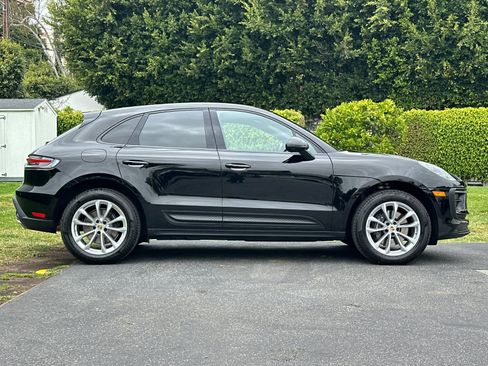 Certified 2025 Porsche Macan AWD/4WD image 9