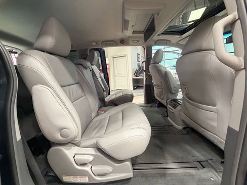 Used 2016 Toyota Sienna XLE Premium image 50