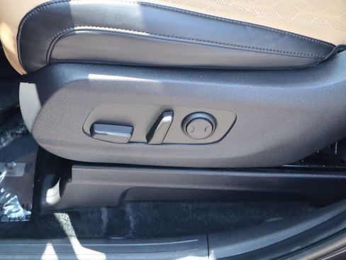 Used 2024 Kia Carnival EX FWD image 20