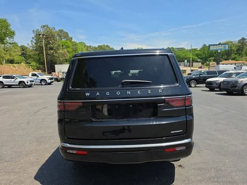 Used 2024 Jeep Wagoneer Series II w/ Flexible Seating Group image 4