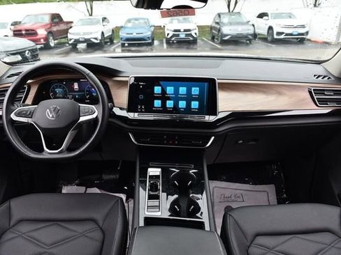 Certified 2025 Volkswagen Atlas SE image 7