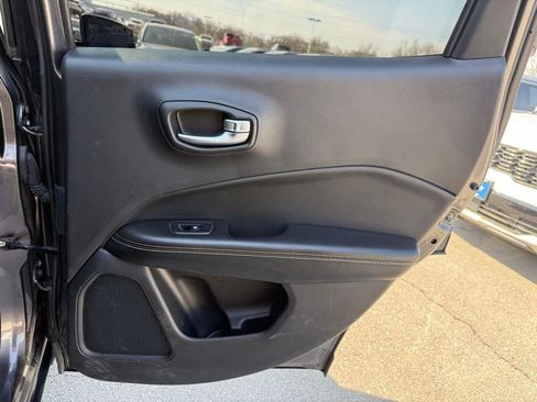 Used 2018 Jeep Compass Latitude w/ Cold Weather Group image 14