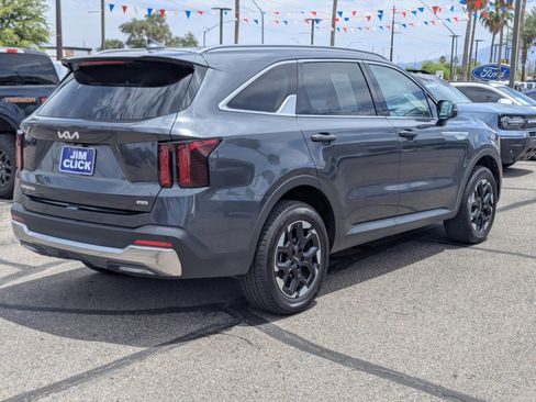 Used 2024 Kia Sorento S AWD/4WD image 2