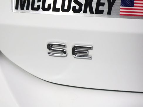 Used 2025 Volkswagen Taos SE AWD/4WD image 9