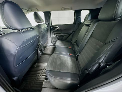 Used 2024 Mitsubishi Outlander SE FWD image 26