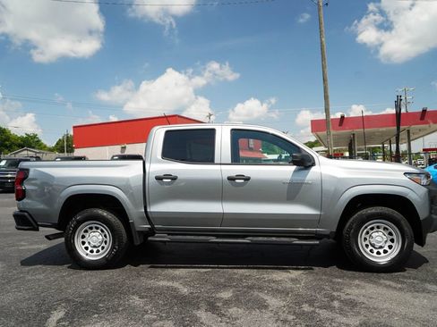 Used 2025 Chevrolet Colorado W/T RWD image 2