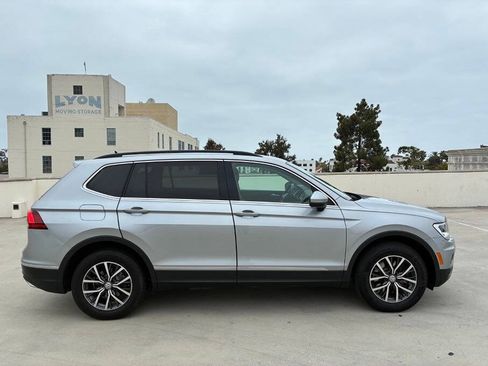 Used 2020 Volkswagen Tiguan SE w/ Panoramic Sunroof Package FWD image 8