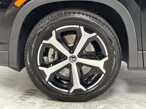 Used 2026 Volkswagen Tiguan SE w/ Panoramic Sunroof Package AWD/4WD image 24