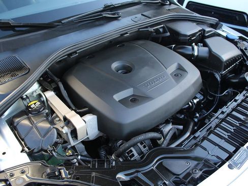 Used 2018 Volvo V60 T5 Cross Country image 34