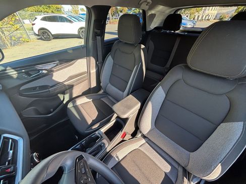 Used 2025 Chevrolet TrailBlazer LT image 34