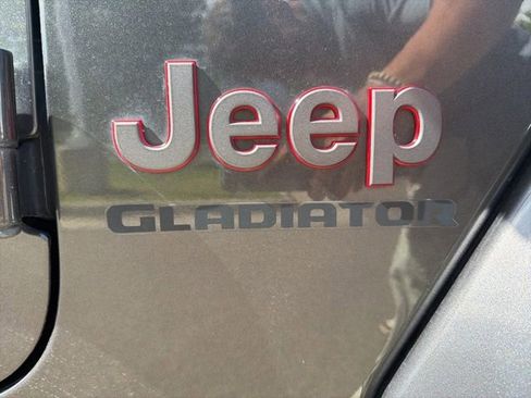 Used 2021 Jeep Gladiator Rubicon AWD/4WD image 12