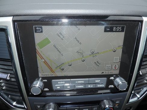 Used 2021 Nissan Titan SV w/ SV Convenience Package image 23