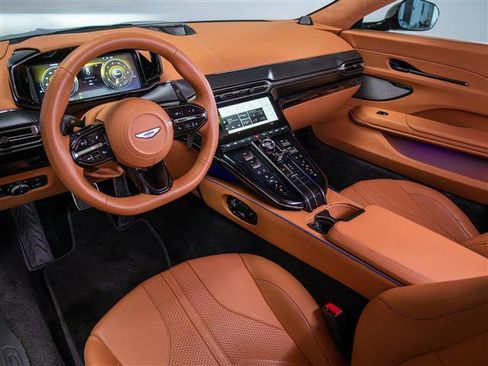 Used 2025 Aston Martin V8 Vantage Coupe image 3