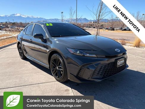 Used 2025 Toyota Camry SE w/ Convenience Package image 1