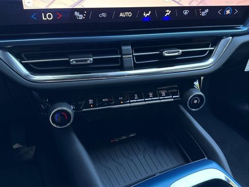 New 2026 Chevrolet Equinox EV LT image 21