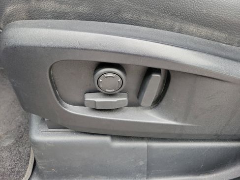 Used 2020 Land Rover Defender 110 SE image 25