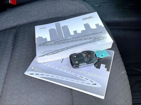 Used 2019 GMC Sierra 1500 SLE w/ SLE Value Package AWD/4WD image 12