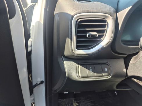 Used 2026 Hyundai Venue SE FWD image 11