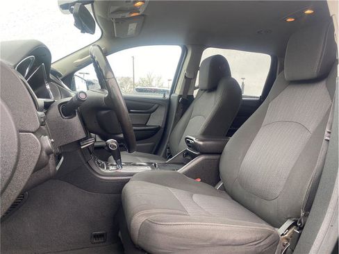 Used 2017 Chevrolet Traverse LT image 13