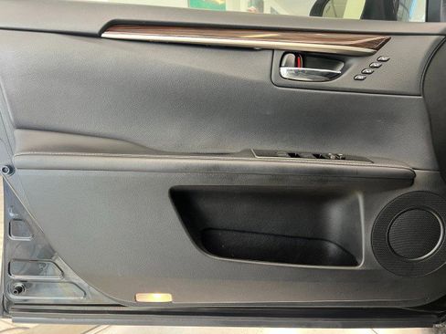 Used 2016 Lexus ES 350 w/ Luxury Package w/Wood Trim image 12