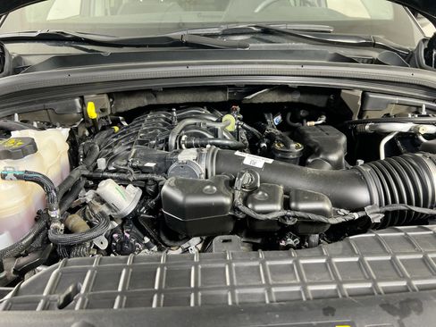 Used 2023 Jeep Grand Cherokee Laredo AWD/4WD image 27