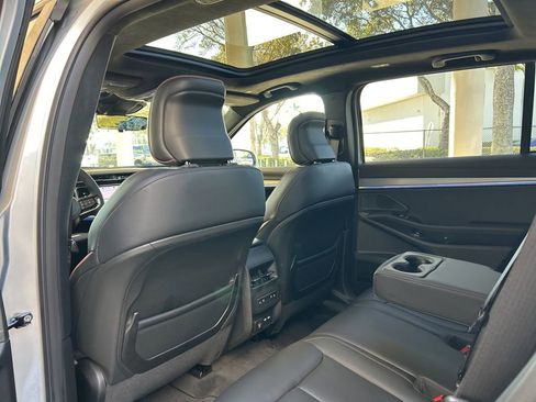 Used 2024 Jeep Wagoneer Launch Edition image 48