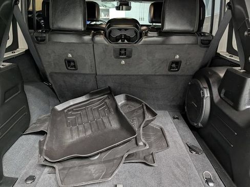 Used 2022 Jeep Wrangler Unlimited Rubicon w/ Trailer Tow Package AWD/4WD image 18