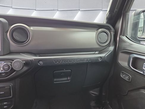 Used 2023 Jeep Wrangler Unlimited w/ Cold Weather Group image 10