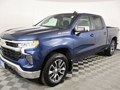 Used 2022 Chevrolet Silverado 1500 LT AWD/4WD image 10