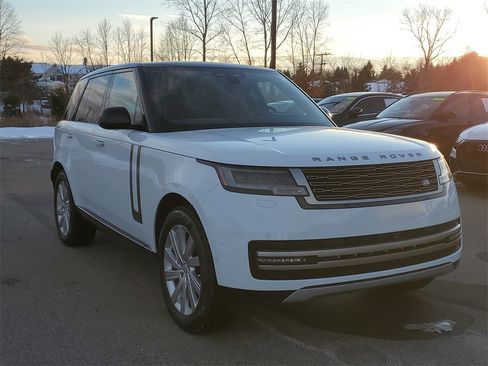 New 2025 Land Rover Range Rover SE image 4