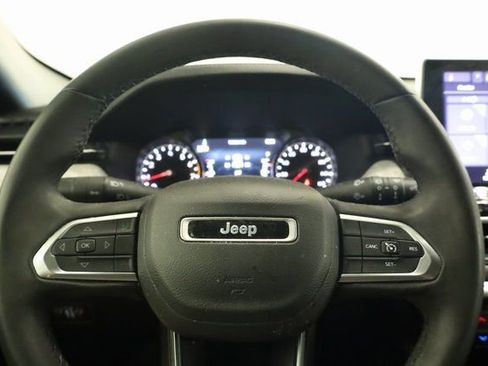 Used 2023 Jeep Compass Latitude image 18