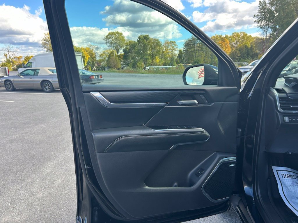 Used 2024 GMC Acadia Elevation w/ Luxury Package AWD/4WD image 16