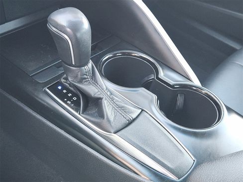 Used 2019 Toyota Camry SE image 19
