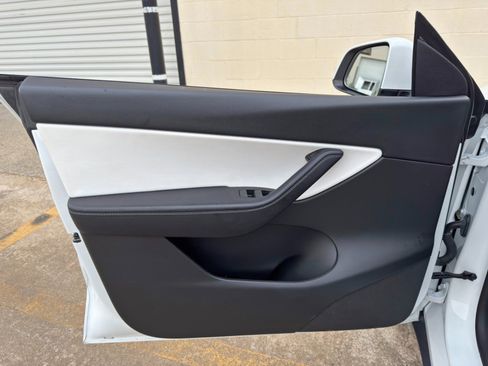 Used 2022 Tesla Model Y Performance AWD/4WD image 42