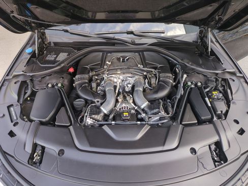 Used 2018 BMW 750i xDrive w/ Executive Package image 30