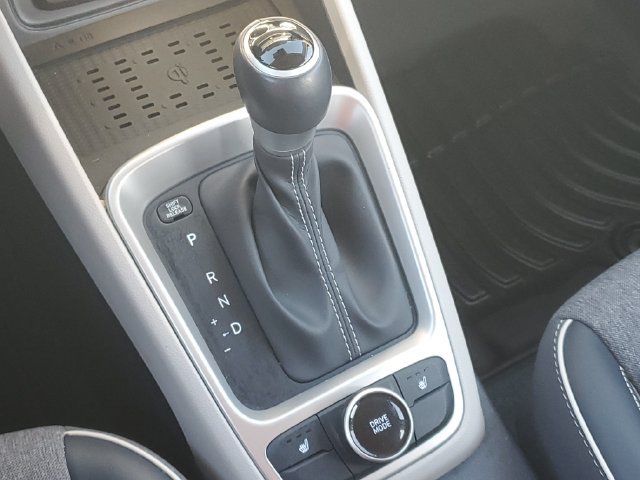 Used 2024 Hyundai Venue Limited FWD image 28