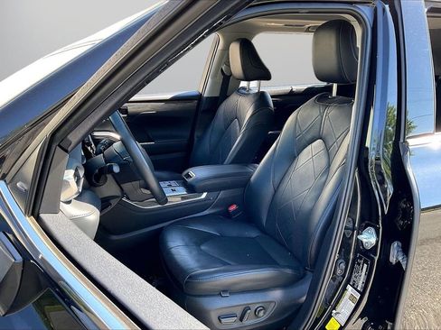 Used 2023 Toyota Highlander Platinum FWD image 22